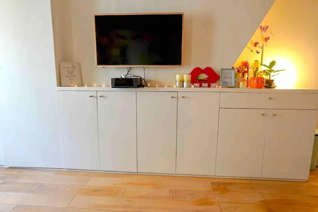 Modern Designed Apartment@ Beaubourg 아파트 *