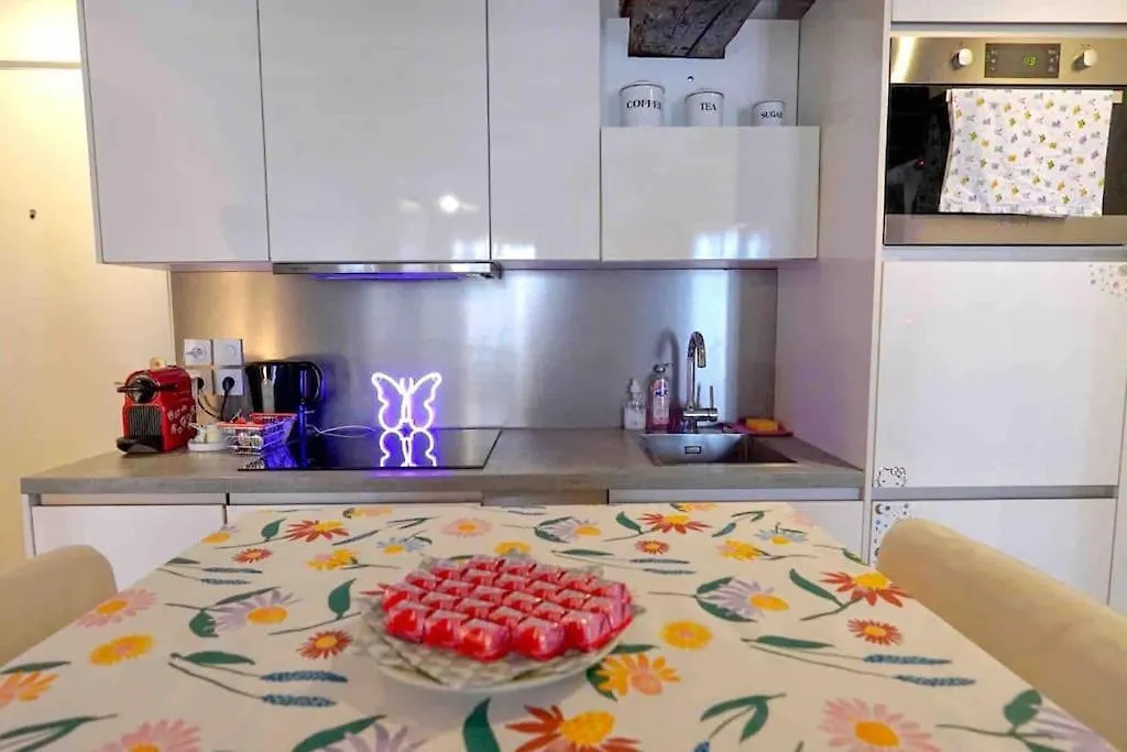 아파트 Modern Designed Apartment@ Beaubourg